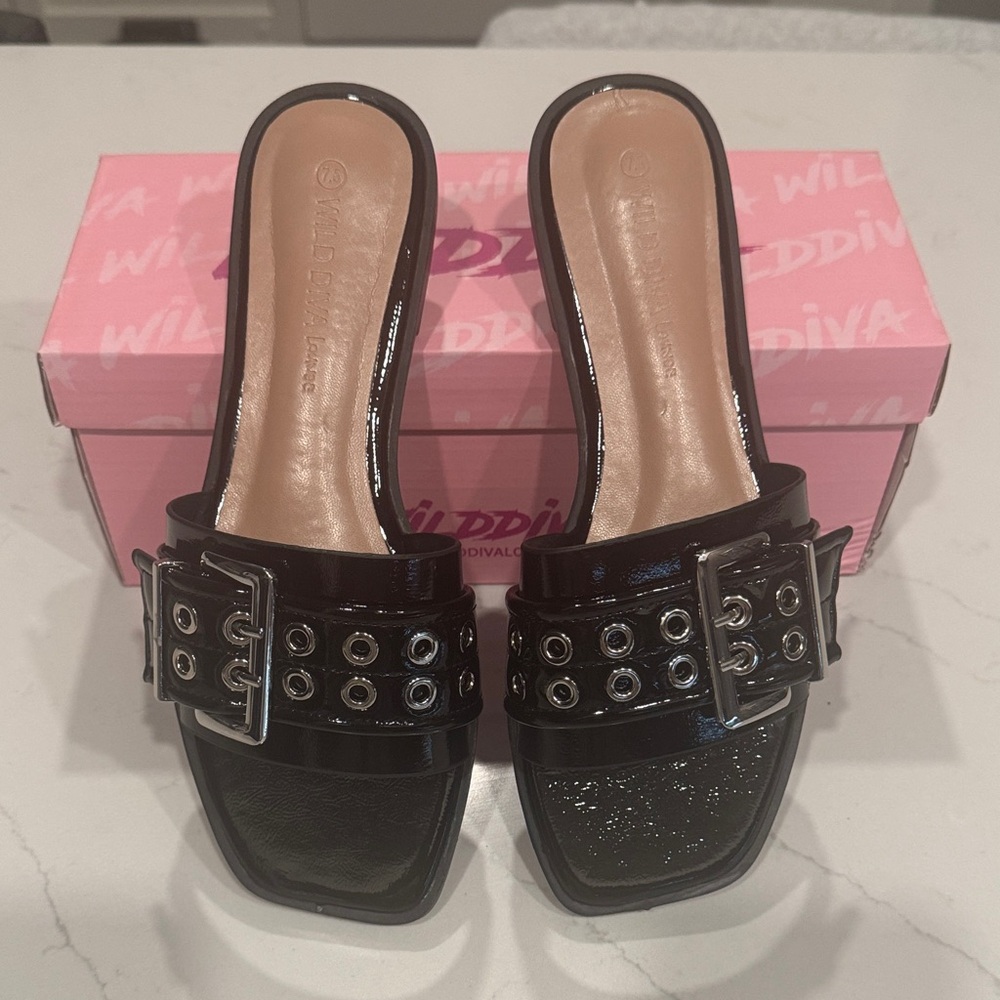 Brand New Wild Diva Lounge Black Buckle Sandals